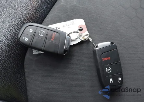 2018 Jeep Compass Altitude 4X4 z USA, uszkodzony, nr VIN 3C4NJDBB4JT304106